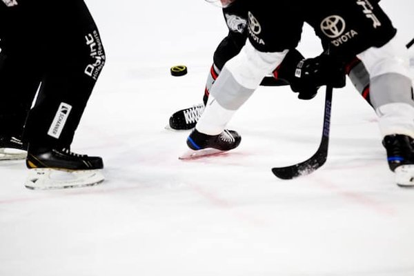 Quels exercices de coordination œil-main sont les plus bénéfiques pour les gardiens de but au hockey?