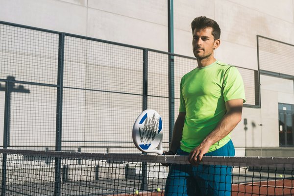 Découvrez le padel : conseils, compétitions et équipement